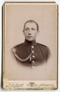 Portrait - Soldat mit Schützenschnur & Eichel