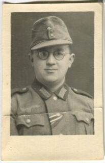 Portrait - Gefreiter mit Feldmütze M43