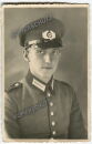 Portrait - Soldat mit Schirmmütze im Waffenrock -...