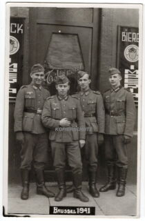 Postkarte - Brüssel 1941 mit Gruppe Soldaten - ungelaufen