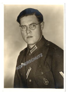 Portrait - Obergefreiter mit Panzerkampfabzeichen - PK-Format