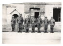 Foto - Gruppe Soldaten - der Größe nach...