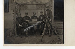 Foto - Gruppe Soldaten beim Wachdienst - PK-Format