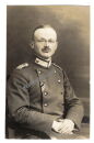 Portrait - Offizier mit Knopflochbändern - PK-Format