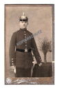 Portrait - Soldat mit Pickelhaube & Säbel