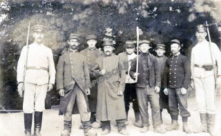 Foto - Gruppe franz. Kriegsgefangene mit Bewacher - PK-Format