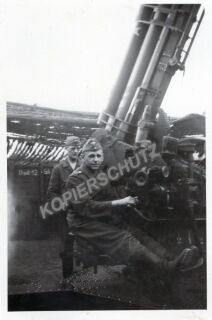 Foto - Flaksoldaten an 8,8cm Flak