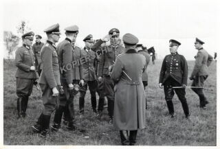 Foto - Offiziere bei Besprechung - PK-Format