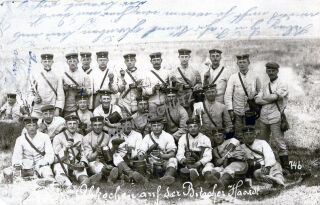 Foto - Gruppe Soldaten im Feld - PK-Format